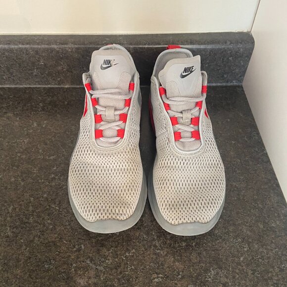 Nike Air Max Motion 2 'Grey University Red' - Size 7 - Picture 6 of 9